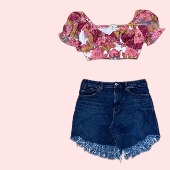 • Juliette Crop Top • Pink Brocade -• - Picture 2 of 9